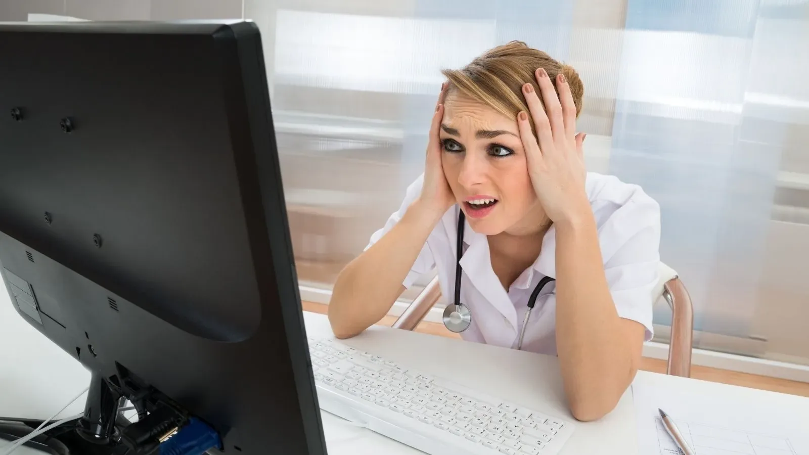 Portada del artículo: Por Qué Tus Anuncios de Marketing Digital No Funcionan en el Sector Salud