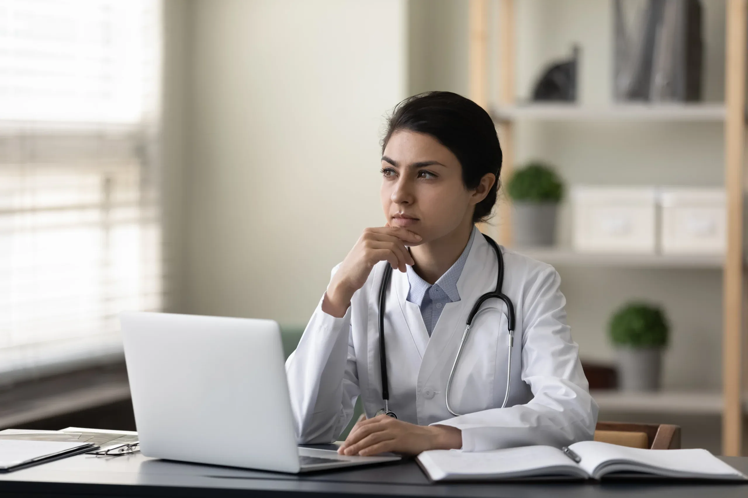 Portada del artículo: ¿Conviene Invertir en Doctoralia y Top Doctors?